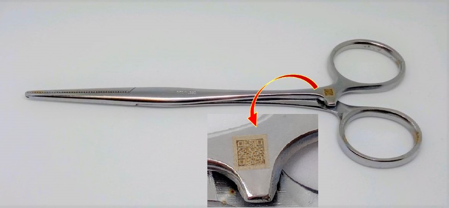 医療機器にQRコードを刻印 サンプル2